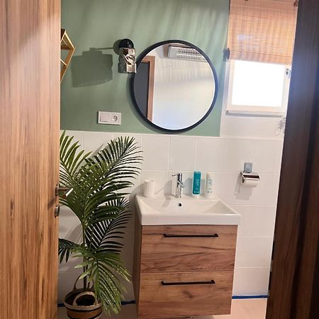 Apartmani-Okrug Gornji-Ciovo โตรกีร์ ภายนอก รูปภาพ