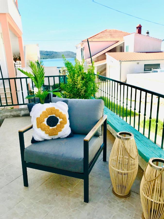 Apartmani-Okrug Gornji-Ciovo โตรกีร์ ภายนอก รูปภาพ