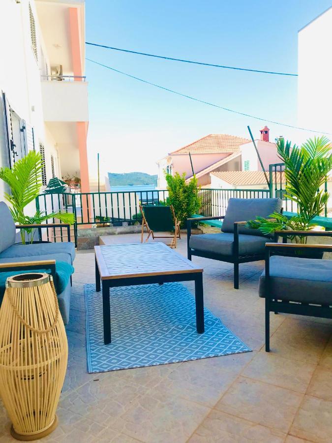 Apartmani-Okrug Gornji-Ciovo โตรกีร์ ภายนอก รูปภาพ