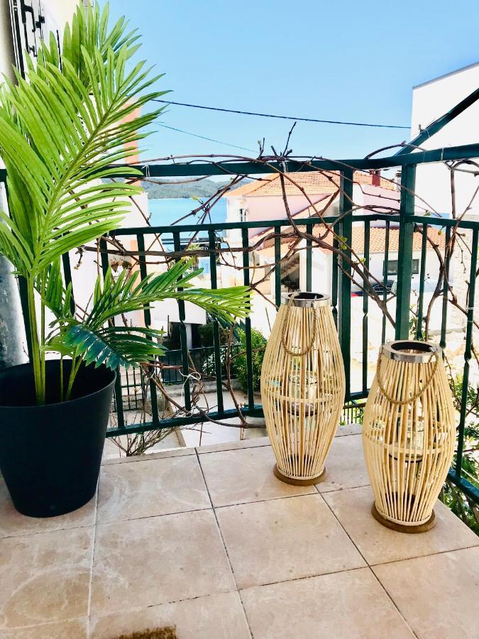 Apartmani-Okrug Gornji-Ciovo โตรกีร์ ภายนอก รูปภาพ