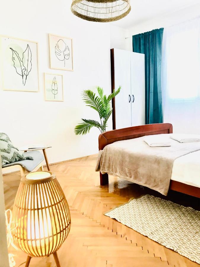 Apartmani-Okrug Gornji-Ciovo โตรกีร์ ภายนอก รูปภาพ
