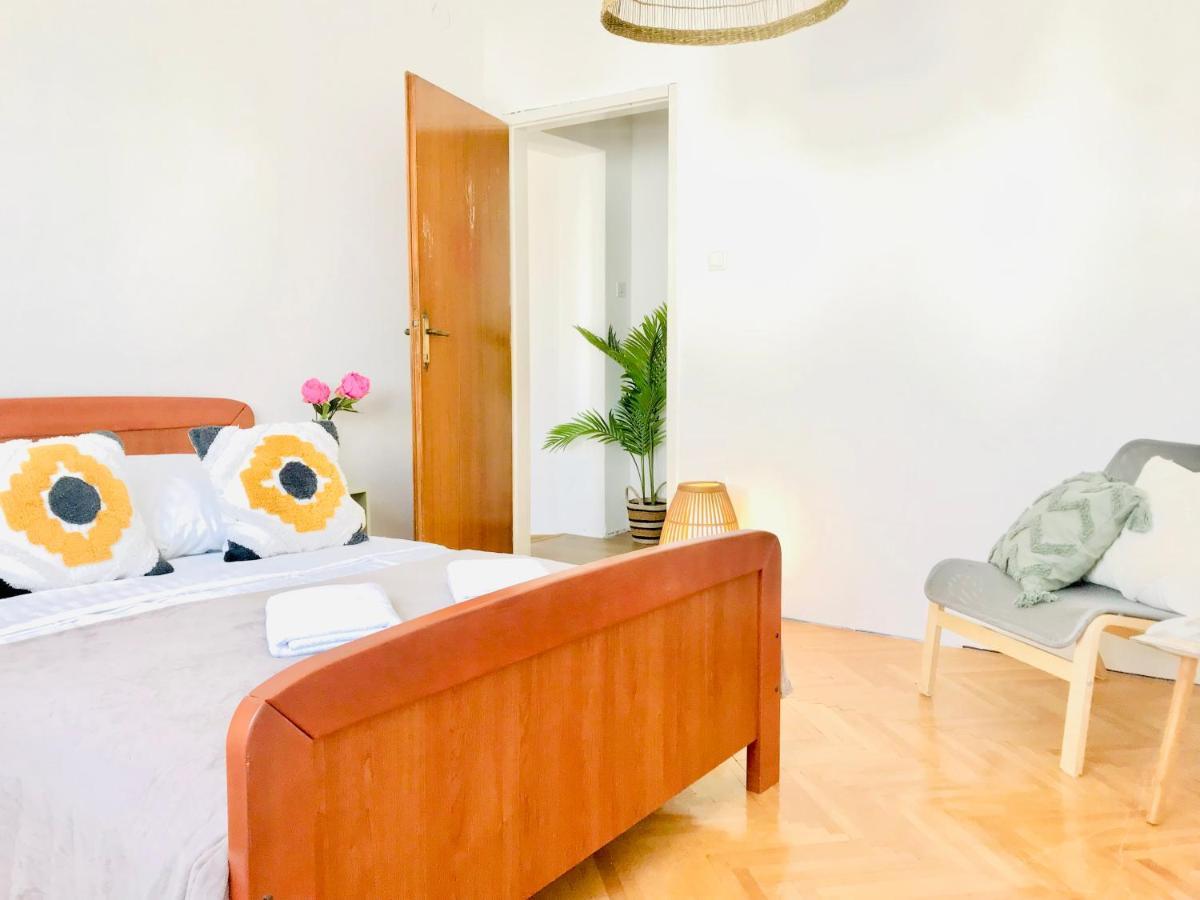 Apartmani-Okrug Gornji-Ciovo โตรกีร์ ภายนอก รูปภาพ
