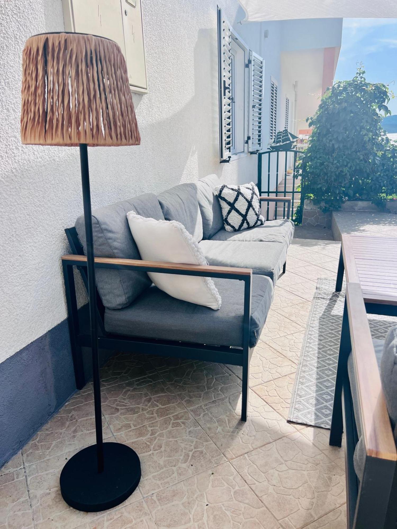 Apartmani-Okrug Gornji-Ciovo โตรกีร์ ภายนอก รูปภาพ