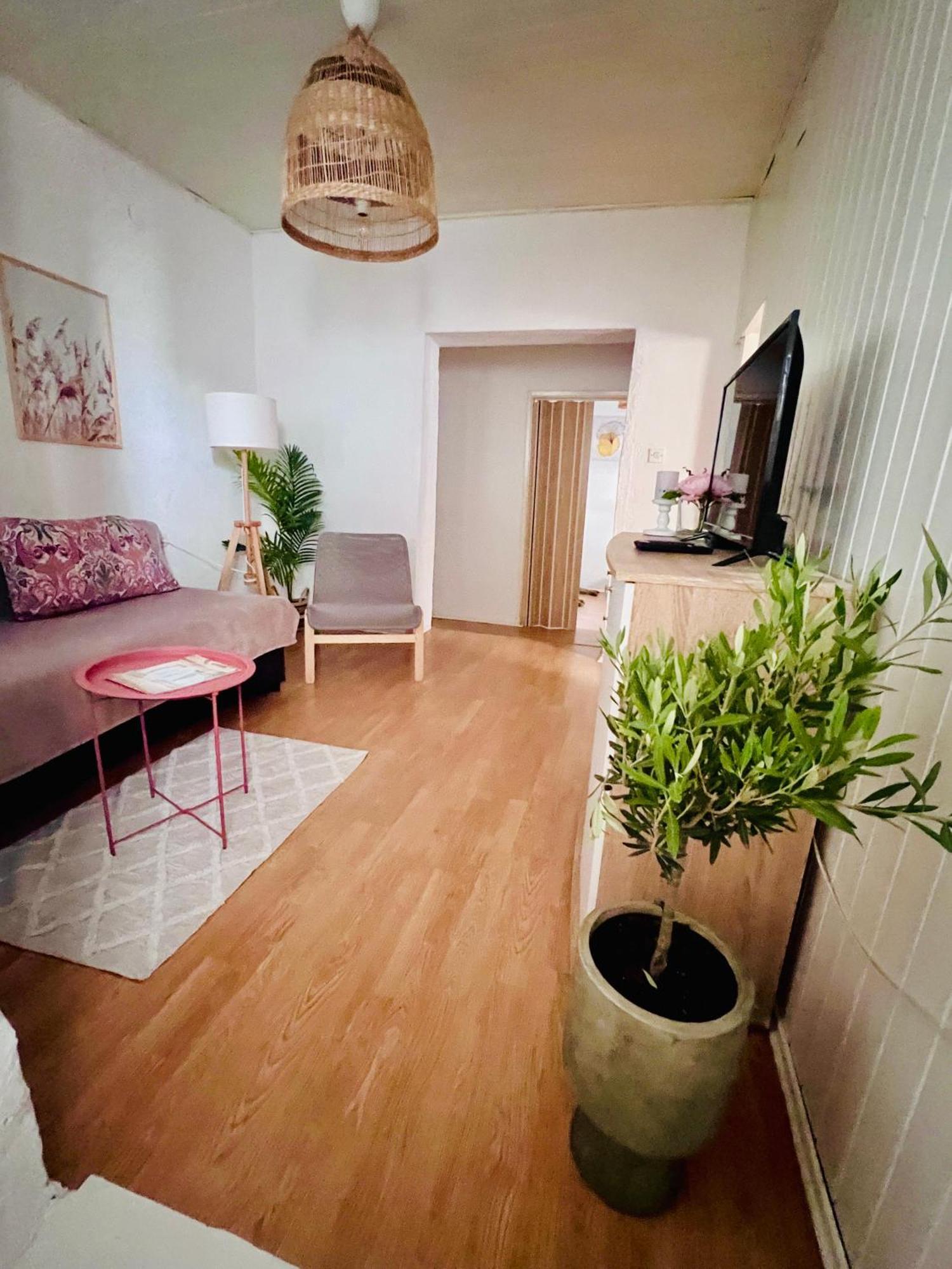 Apartmani-Okrug Gornji-Ciovo โตรกีร์ ภายนอก รูปภาพ