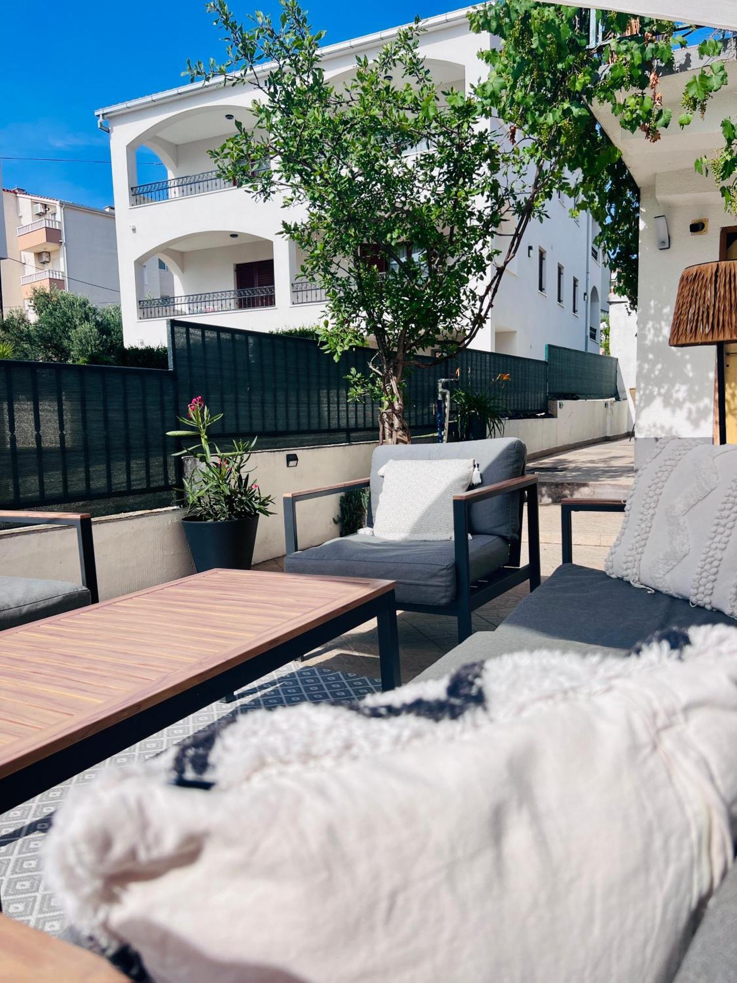Apartmani-Okrug Gornji-Ciovo โตรกีร์ ภายนอก รูปภาพ