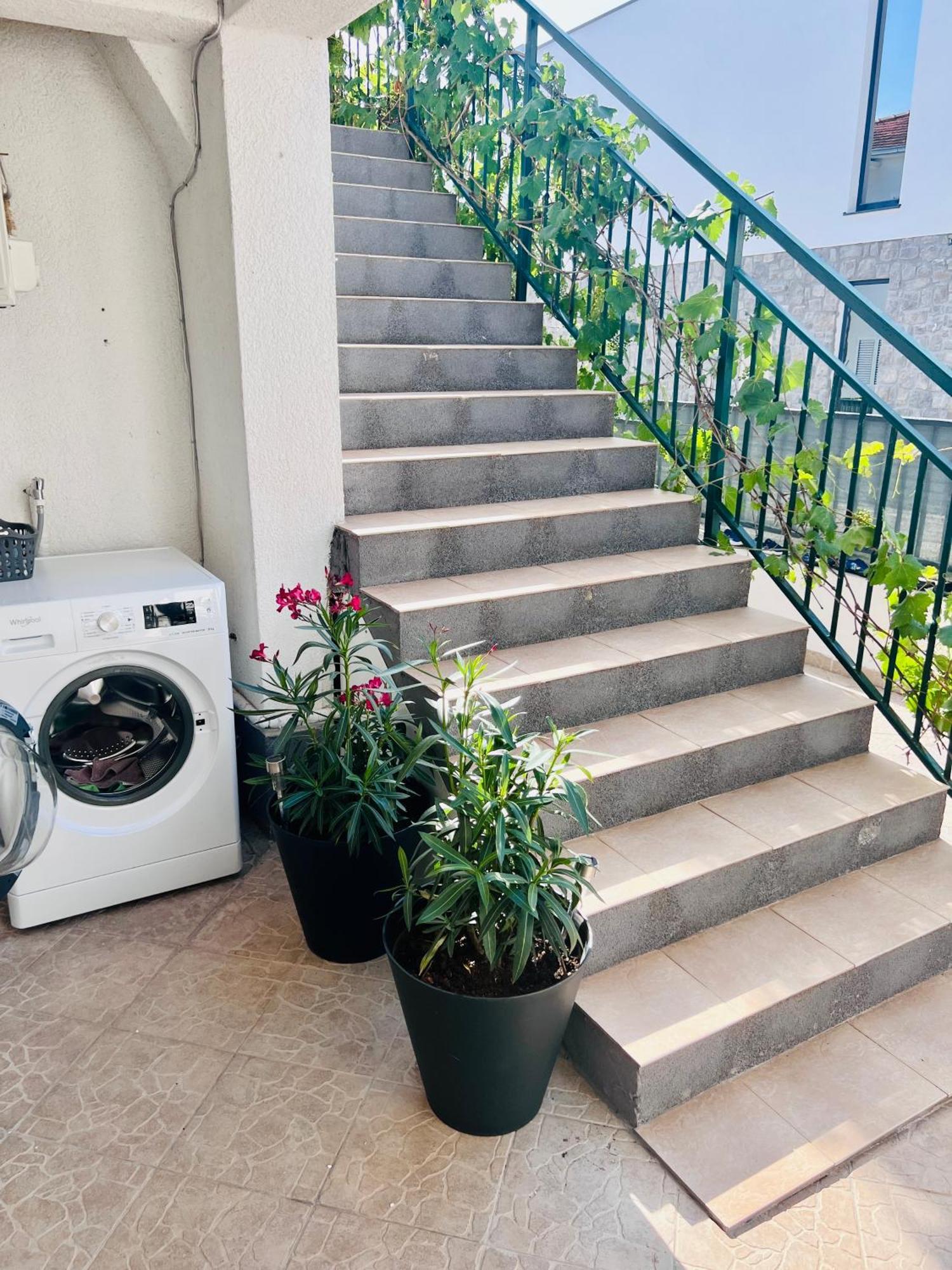 Apartmani-Okrug Gornji-Ciovo โตรกีร์ ภายนอก รูปภาพ