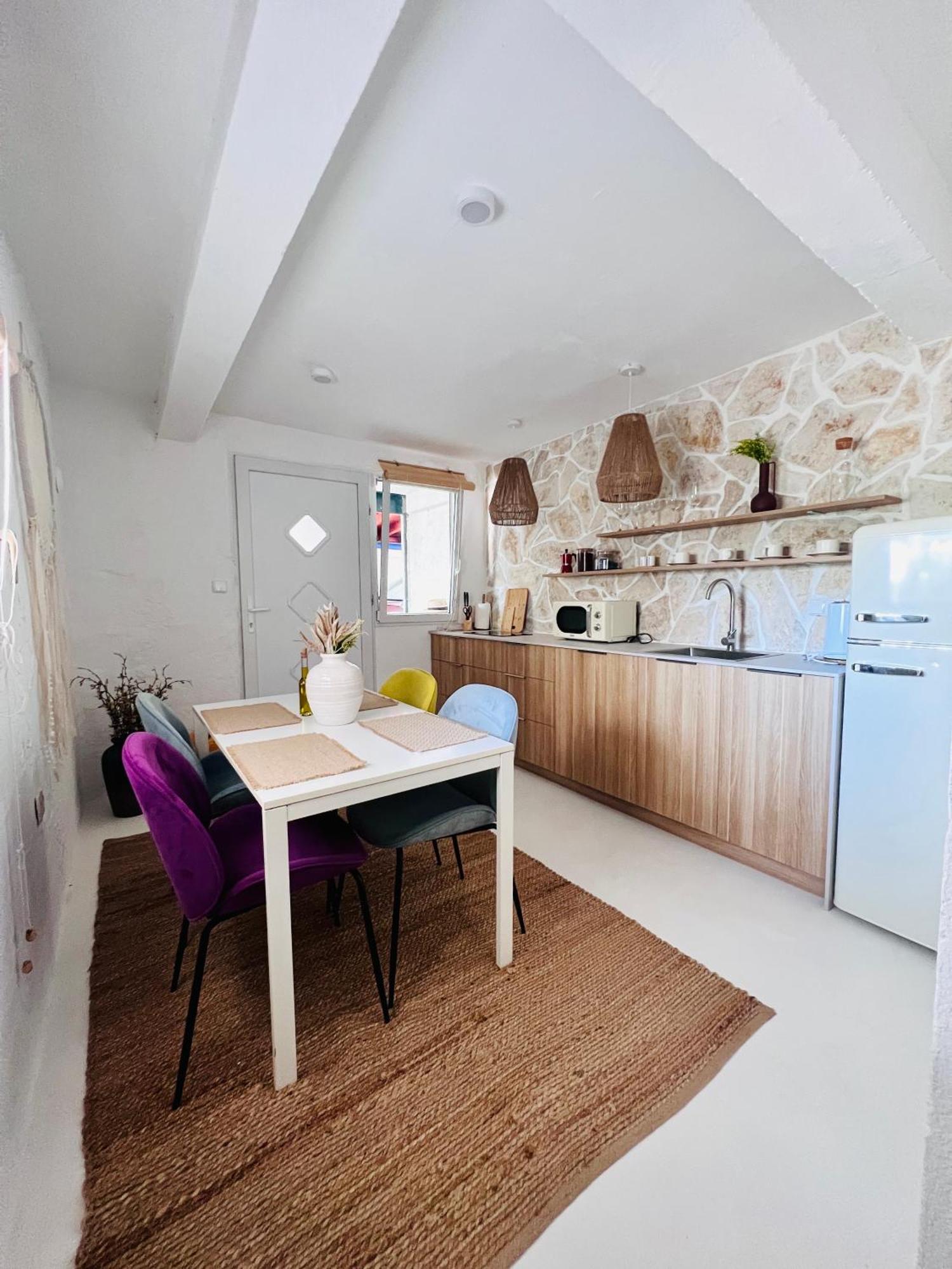 Apartmani-Okrug Gornji-Ciovo โตรกีร์ ภายนอก รูปภาพ