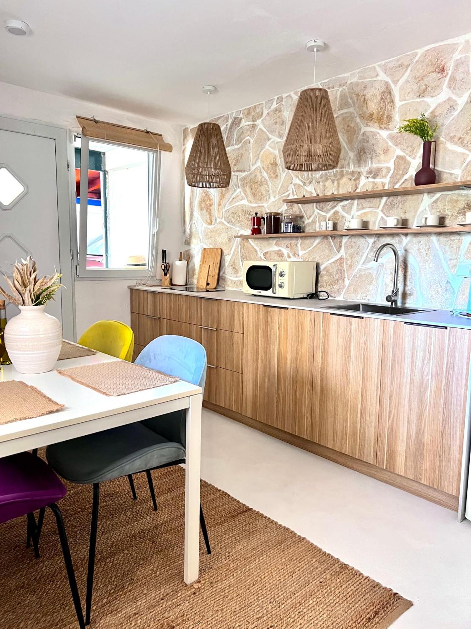 Apartmani-Okrug Gornji-Ciovo โตรกีร์ ภายนอก รูปภาพ