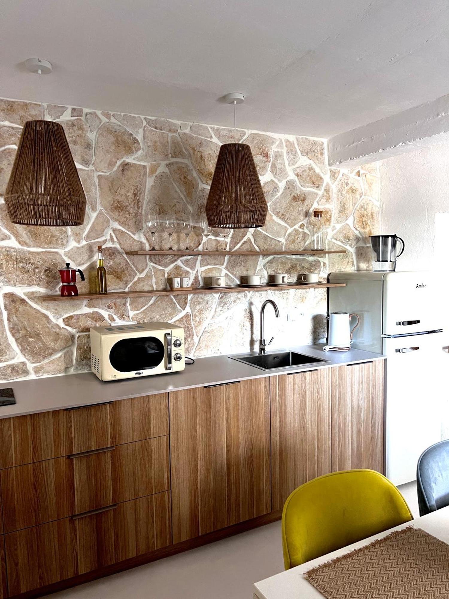 Apartmani-Okrug Gornji-Ciovo โตรกีร์ ภายนอก รูปภาพ